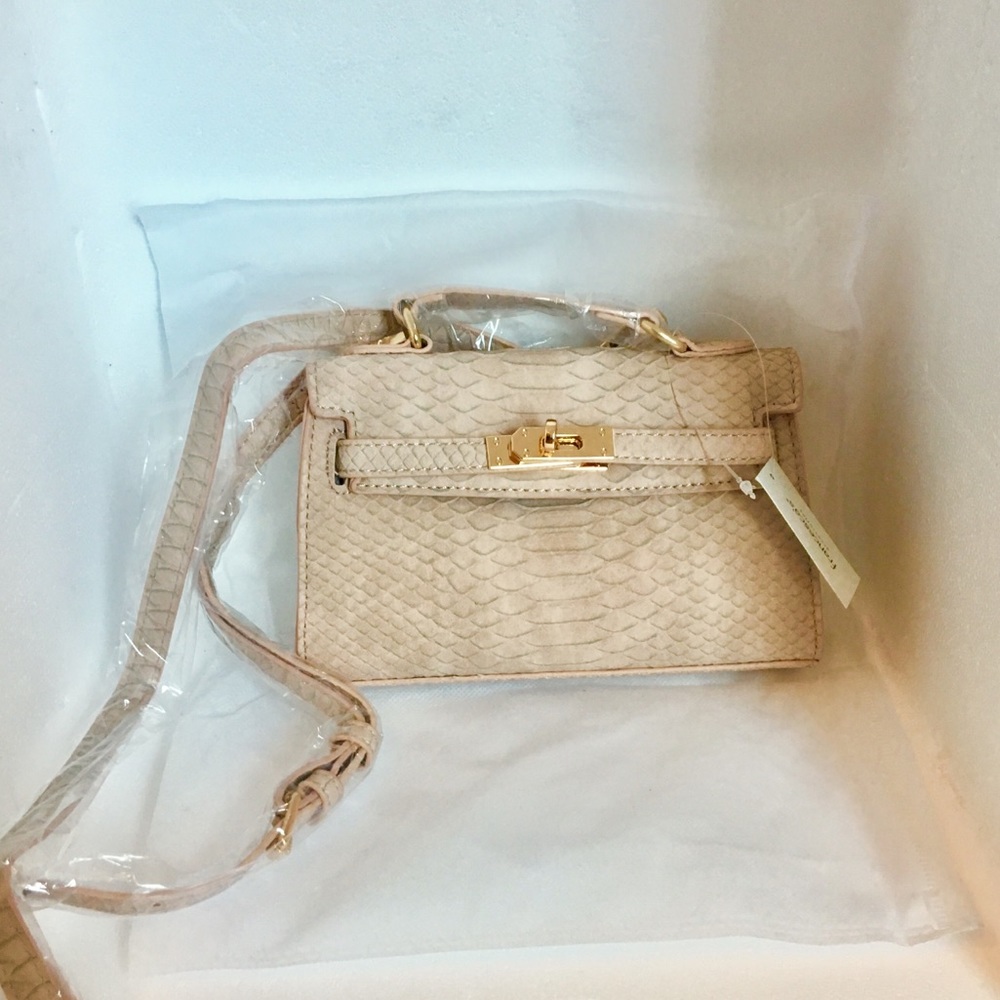 NWT Francesca’s Blush Snake Crossbody Lock Bag - Picture 6 of 8